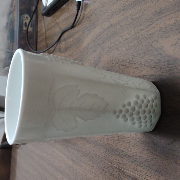 Colony vintage milk glass glasses - Picture 3 of 3